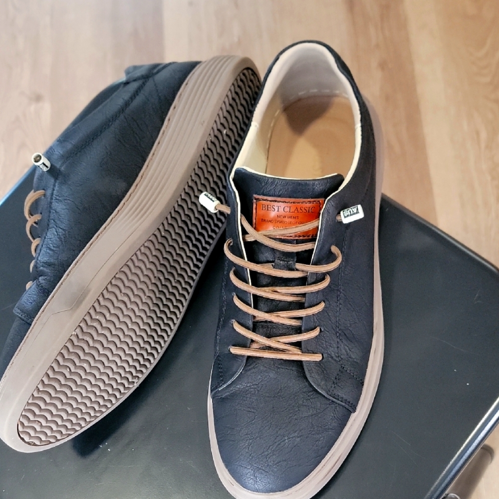 Classic Black and Brown Sneakers with Breathable Design